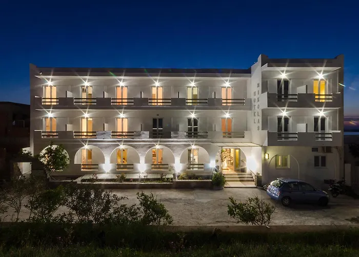 Nikolas Otel Páros
