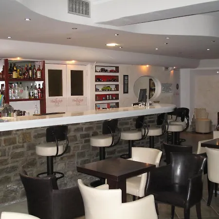 Nikolas Hotel 3*