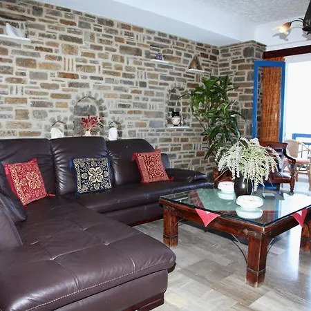 Nikolas パロス島