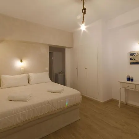 Nikolas Parikia (Paros)