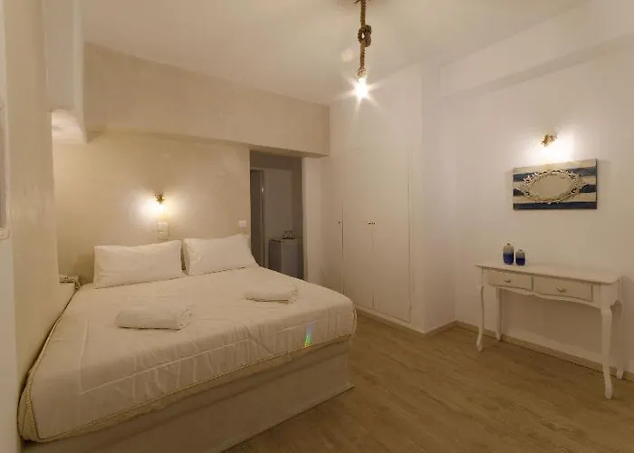 Nikolas Parikia (Paros)